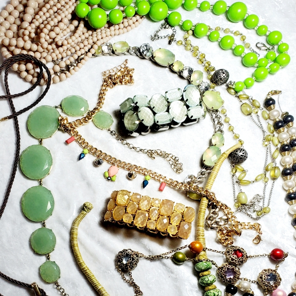 Resellers lot of 12 vint to modern jewelry